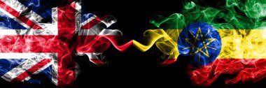 İngiltere vs Etiyopya, Etiyopya dumanlı mistik bayrakları yan yana yerleştirilmiş. Kalın ipeksi duman bayrak İngiltere ve Etiyopya, Etiyopya, renkli.