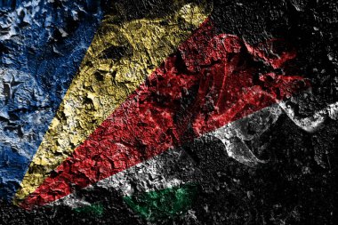 Eski kirli duvar arka planda Seyşeller dumanlı mistik bayrağı