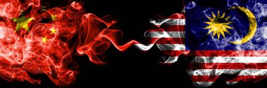Çin vs Malezya, Malezya duman bayrakları yan yana yerleştirilir. Çin ve Malezya, Malezya kalın renkli ipeksi duman bayrakları