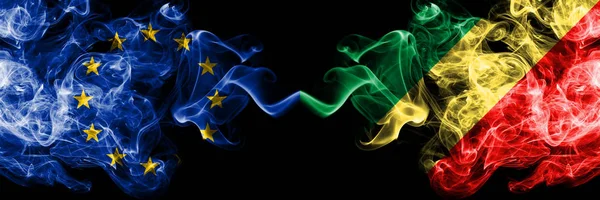 Europeiska unionen mot Kongo, kongolesiska rök flaggor placerade sida vid sida. Tjocka färgade silkes len röker flaggor av EU och Kongo, kongolesiska — Stockfoto