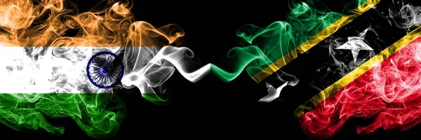 India vs Saint Kitts en Nevis rook vlaggen naast elkaar geplaatst. Dikke gekleurde zijdeachtige rook vlaggen van de Indiase en Saint Kitts en Nevis — Stockfoto