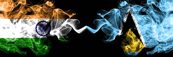 Indien vs Saint Lucia rök flaggor placeras sida vid sida. Tjocka färgade silkes len rök flaggor indiska och Saint Lucia — Stockfoto