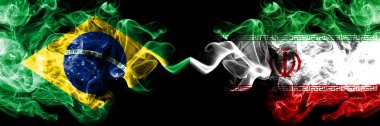 Brezilya vs Iran, Iran duman bayrakları yan yana yerleştirilir. Brezilya ve Iran, Iran kalın renkli ipeksi duman bayrakları