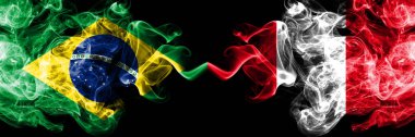 Brezilya vs Peru, Peruan duman bayrakları yan yana yerleştirilir. Brezilya ve Peru, Peruan kalın renkli ipeksi duman bayrakları