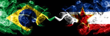 Brezilya vs Yugoslavya duman bayrakları yan yana yerleştirilir. Brezilya ve Yugoslavya 'nın kalın renkli ipeksi duman bayrakları