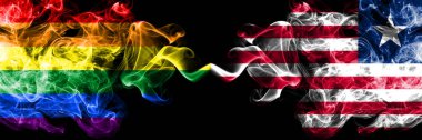 Gay vs Liberya, Liberya duman bayrakları yan yana yerleştirilir. Gurur ve Liberya, kalın renkli ipeksi duman bayrakları