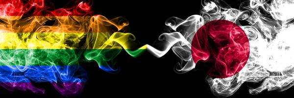 Gay vs Japonia, japoński dym flagi umieszczone obok siebie. Grube kolorowe, jedwabiste flagi dymu dumy i Japonii, japoński — Zdjęcie stockowe