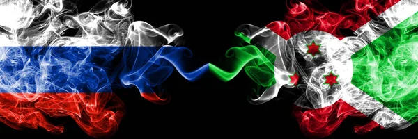 Russo vs Burundi, bandeiras de fumaça burundianas colocadas lado a lado. Bandeiras de fumaça sedosa coloridas grossas da Rússia e Burundi, Burundi — Fotografia de Stock