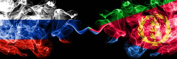 Banderas de humo rusas vs eritreas colocadas una al lado de la otra. Banderas de humo sedoso de color grueso de Rusia y Eritrea — Foto de Stock
