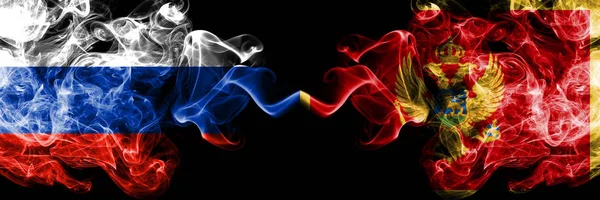 Rusia vs Montenegro, banderas de humo de Montenegro colocadas una al lado de la otra. Banderas de humo sedoso de color grueso de Rusia y Montenegro, Montenegrino — Foto de Stock