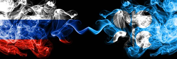Bandeiras de fumaça russas vs OPEP colocadas lado a lado. Bandeiras de fumo sedoso de cor grossa da Rússia e da OPEP — Fotografia de Stock