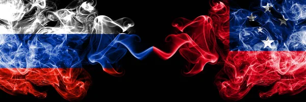 Russian vs Samoa, banderas de humo samoanas colocadas una al lado de la otra. Banderas de humo sedoso de color grueso de Rusia y Samoa, Samoa — Foto de Stock