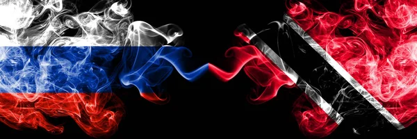 Banderas rusas vs Trinidad y Tobago colocadas una al lado de la otra. Banderas de humo sedoso de color grueso de Rusia y Trinidad y Tobago — Foto de Stock
