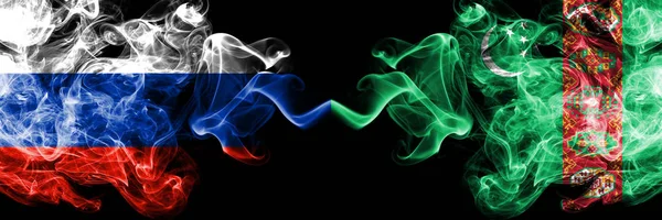 Rusia vs Turkmenistán, Turkmenistán banderas de humo colocadas una al lado de la otra. Banderas de humo sedoso de color grueso de Rusia y Turkmenistán, Turkmenistán — Foto de Stock