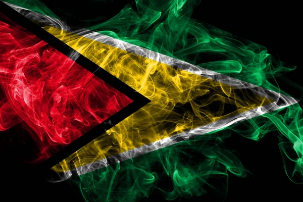 黒地に隔離されたガイアナの煙旗 — ストック写真
