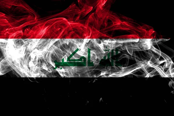 Bandera de humo de Irak aislada sobre fondo negro — Foto de Stock