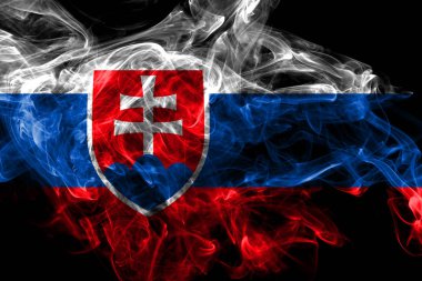 Slovakya duman bayrağı siyah arka plan izole