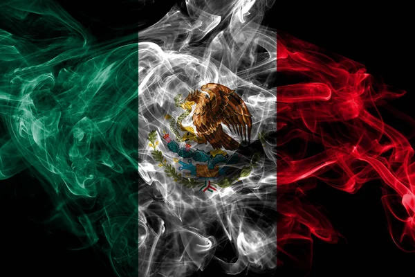 Messico bandiera fumo isolato su sfondo nero — Foto Stock