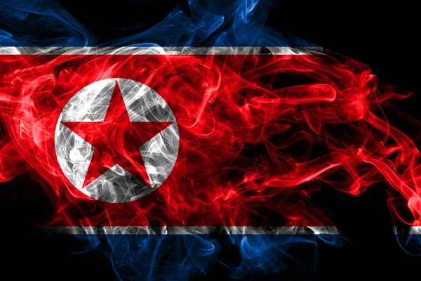 Bandera de humo de Corea del Norte aislada sobre fondo negro —  Fotos de Stock