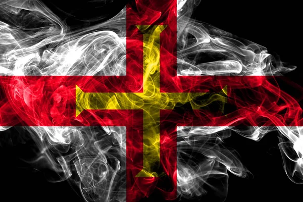 Bandera de humo Guernsey, Bandera de territorio dependiente del Reino Unido — Foto de Stock