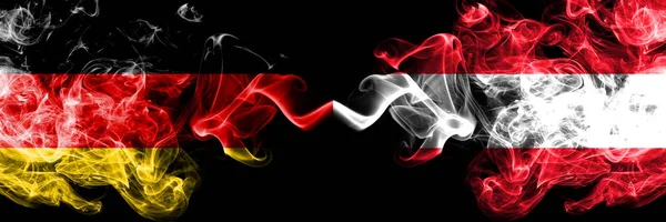Alemania vs Austria, banderas místicas austriacas colocadas una al lado de la otra. Banderas de humo sedoso de color grueso de Deutschland y Austria, Austria —  Fotos de Stock