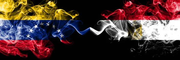 Venezuela vs Egypt, Egyptian smoky mystic flags placed side by side. Thick colored silky smoke flags of Venezuela and Egypt, Egyptian — Stock Photo, Image