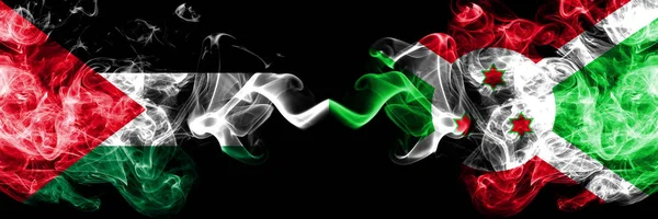 Палестина против Бурунди, курящие мистические флаги Бурунди, расположенные бок о бок. Толстые цветные шелковистые курит флаг палестинцев и Бурунди, Бурунди — стоковое фото