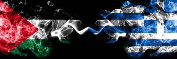 Palestina mot Grekland, grekiska rökiga mystiska flaggor placerade sida vid sida. Tjocka färgade Silky röker flagga av palestinier och Grekland, grekiska — Stockfoto