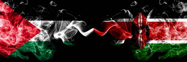Palestina contro Kenya, bandiere mistiche fumose keniote affiancate. Bandiera di fumi di seta di colore spesso dei palestinesi e del Kenya, Kenya — Foto Stock