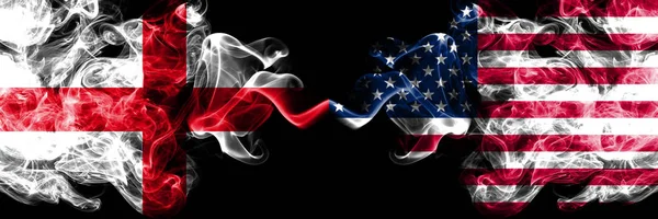 Inglés vs Estados Unidos de América, banderas místicas ahumadas estadounidenses colocadas una al lado de la otra. Bandera de cigarros sedosos de color grueso de Inglaterra y Estados Unidos de América, Americana . —  Fotos de Stock