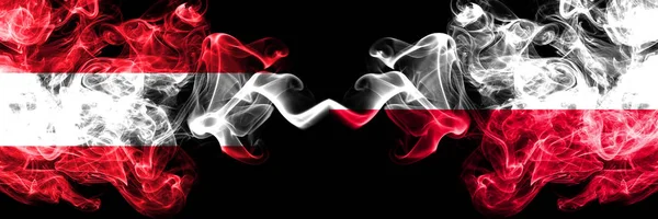 Österrike, österrikiska, Polen, polsk konkurrens tjocka färgglada rökiga flaggor. Europeiska fotbolls kvalifikationer spel — Stockfoto
