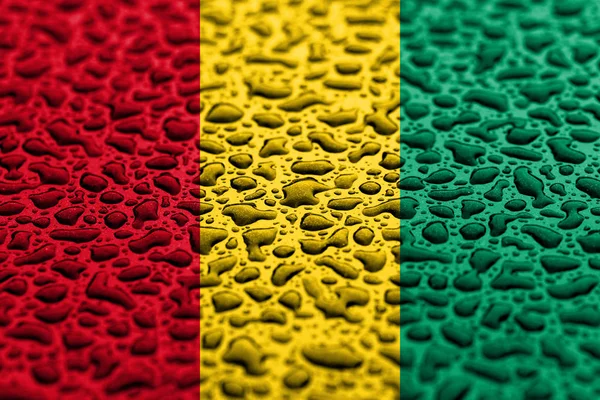 Nationalflagge von Guinea aus Wassertropfen. Vorhersagekonzept. — Stockfoto