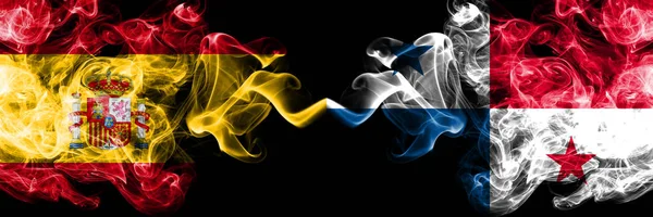 西班牙对巴拿马的烟熏神秘的旗帜并排放置。 西班牙和巴拿马厚重的彩色丝状烟雾旗 — 图库照片