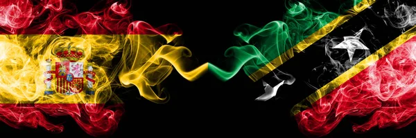 Španělsko vs Svatý Kryštof a Nevis kouřové mystické vlajky umístěny vedle sebe. Silné barevné hedvábné kouřové vlajky španělské a Svatý Kryštof a Nevis — Stock fotografie