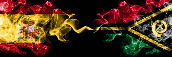 España vs Vanuatu banderas místicas ahumadas colocadas lado a lado. Bandera de humo sedoso de color grueso de España y Vanuatu — Foto de Stock