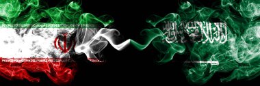 İran vs Suudi Arabistan, Arap dumanlı mistik devletler bayrakları yan yana yerleştirilir. Kalın renkli ipeksi İran ve Suudi Arabistan, Arap bayrak kombinasyonu dumanlar