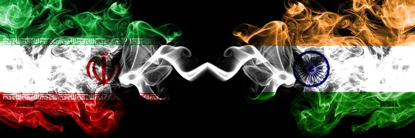Iran VS India, Indian Smoky Mystic Staten vlaggen naast elkaar geplaatst. Dikke gekleurde zijdeachtige rookt vlag combinatie van Iraanse en India, Indische — Stockfoto