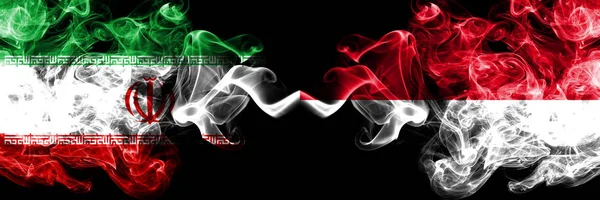 Іран проти Монако, Моноакан Смокі держави прапори розташованих пліч-о-пліч. Товста кольорова шовковиста курить прапор поєднання іранських і Монако, Монакан — стокове фото