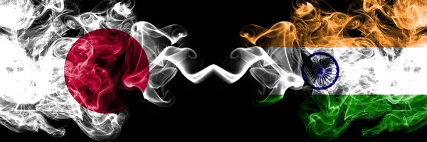 Japan VS India, Indian Smoky Mystic vlaggen geplaatst naast elkaar. Dikke gekleurde zijdeachtige rookt combinatie van India, Indische en Japanse vlag — Stockfoto