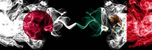 Japan VS Mexico, Mexicaanse Smoky Mystic vlaggen geplaatst naast elkaar. Dikke gekleurde zijdeachtige rookt combinatie van Mexico, Mexicaanse en Japanse vlag — Stockfoto