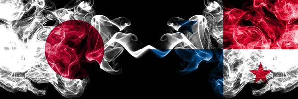 Japán vs Panama füstös misztikus zászlók elhelyezett egymás mellett. Panama és Japán zászlóval kombinálva vastag színes, selymes dohányzik — Stock Fotó