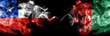 Şili vs Afganistan, Afgan dumanlı mistik bayraklar yan yana yerleştirilir. Afganistan, Afgan ve Şili bayrağının kalın renkli ipeksi dumanları