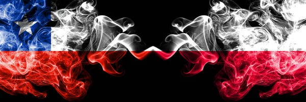 Chili gegen Polen, polnische rauchige mystische Fahnen nebeneinander platziert. dicken farbigen seidigen Rauch Kombination aus Polen, Polen und Chile Flagge — Stockfoto