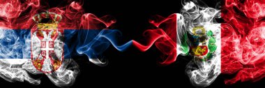 Sırbistan vs Peru, Peru dumanlı mistik bayraklar yan yana yerleştirilir. Kalın renkli ipeksi Sırp ve Peru, Peru bayrağı kombinasyonu dumanlar