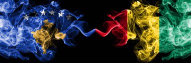 Kosova vs Gine, Gine dumanlı mistik bayraklar yan yana yerleştirilir. Kalın renkli ipeksi Sigara Kosova ve Gine, Gine bayrağı kombinasyonu
