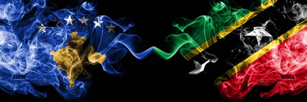 Kosovo vs Saint Kitts e Nevis bandiere mistiche fumose affiancate. Seta colorata spessa fuma combinazione di Kosovo e Saint Kitts e bandiera Nevis — Foto Stock