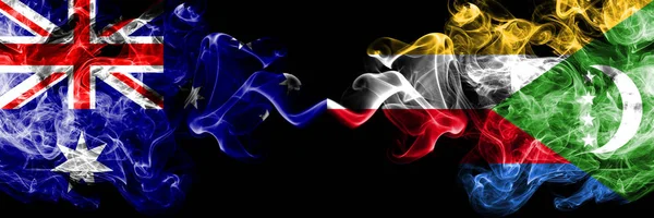 澳大利亚 vs 科摩罗，科摩罗烟熏神秘旗帜并排放置。浓重的彩色丝烟组合澳大利亚和科摩罗的国旗，科摩罗 — 图库照片