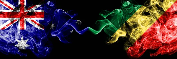 Australien vs Kongo, kongolesiska rökig Mystic flaggor placerade sida vid sida. Tjocka färgade silkeslena röker kombination av nationella flaggor i Australien och Kongo, kongolesiska — Stockfoto