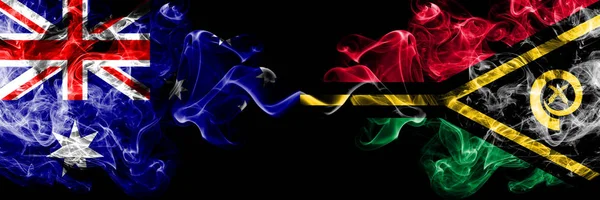 Австралія проти Вануату Смокі містичних прапорів, розташованих пліч-на-пліч. Товста кольорова шовковиста курить комбінація національних прапорів Австралії та Вануату — стокове фото