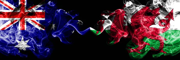 Avustralya vs Galler, Galler dumanlı mistik bayraklar yan yana yerleştirilir. Avustralya ve Galler, Galler ulusal bayrakları kalın renkli ipeksi dumanlar kombinasyonu